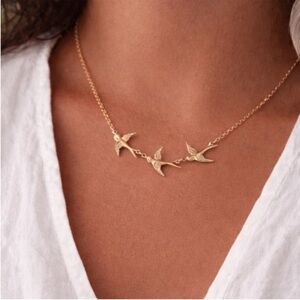 New! Gold Boho Sparrow Bird Necklace (3045) NWOT
